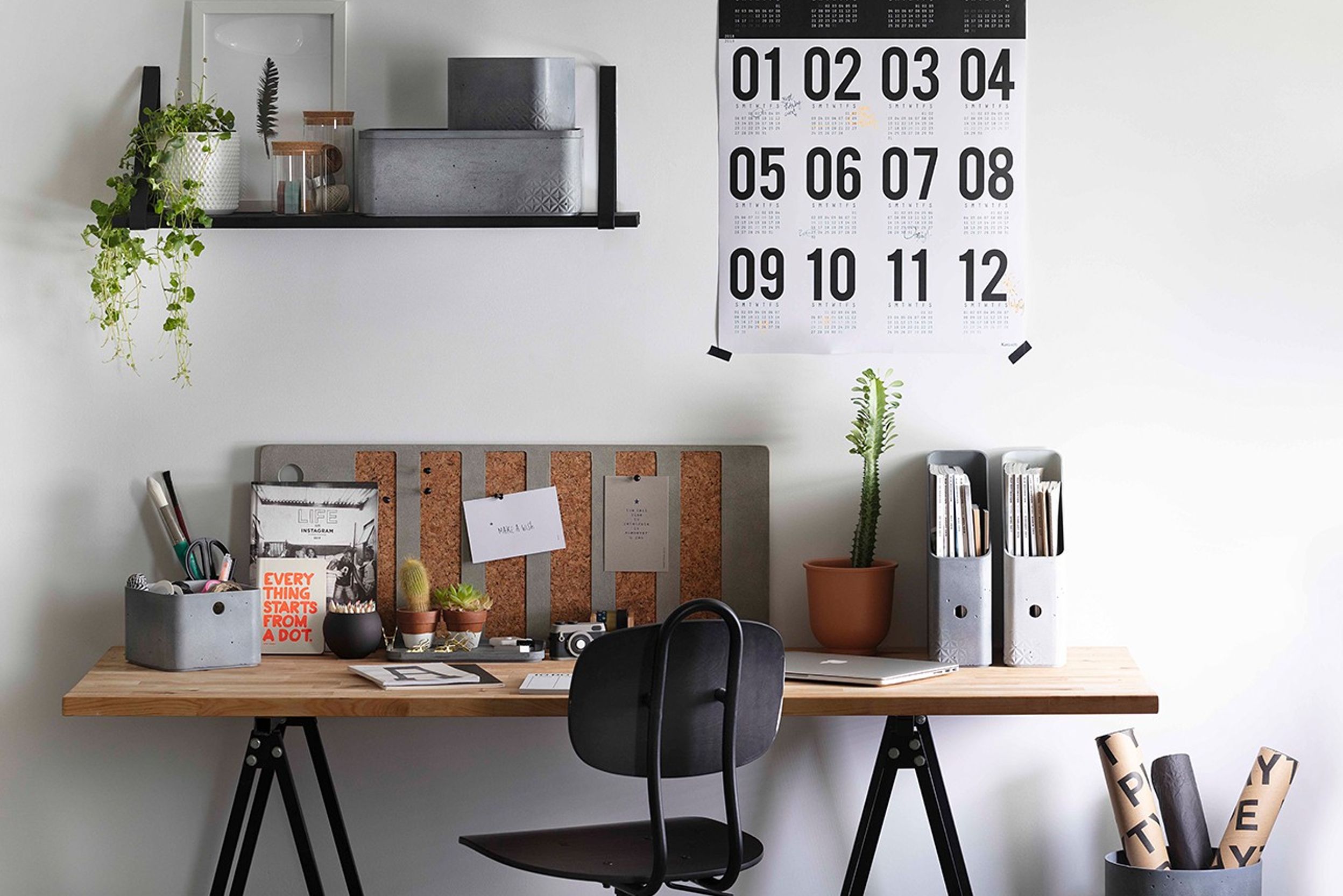 Schreibtisch mit Organizer