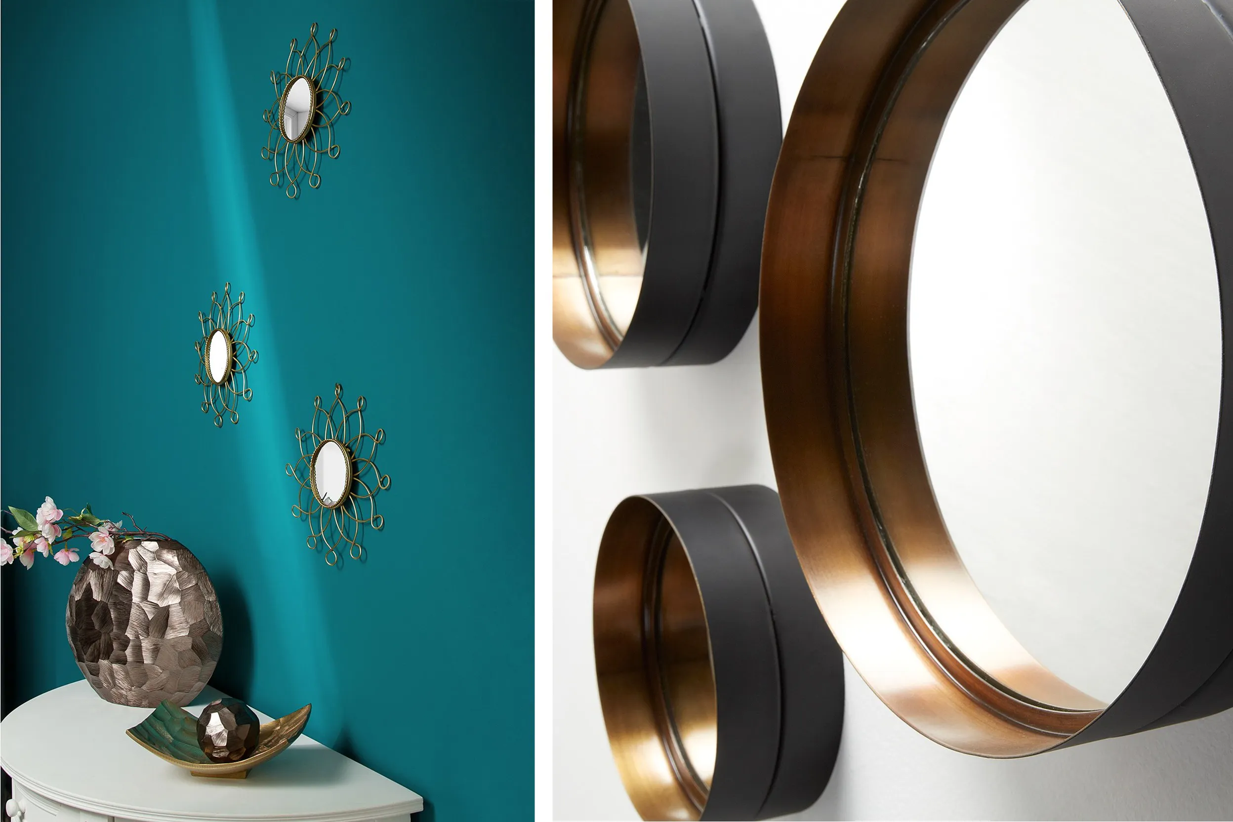 Zwei hängende 3er-Spiegel-Sets, die mit runden, stilvollen Rahmen versehen sind (mit Verzierungen l., und in Schwarz, r.).