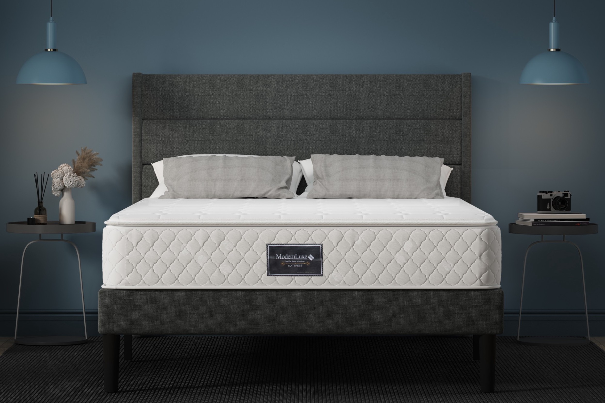 Dunkles Zimmer mit hochwertigem Polsterbett mit Federkernmatratze