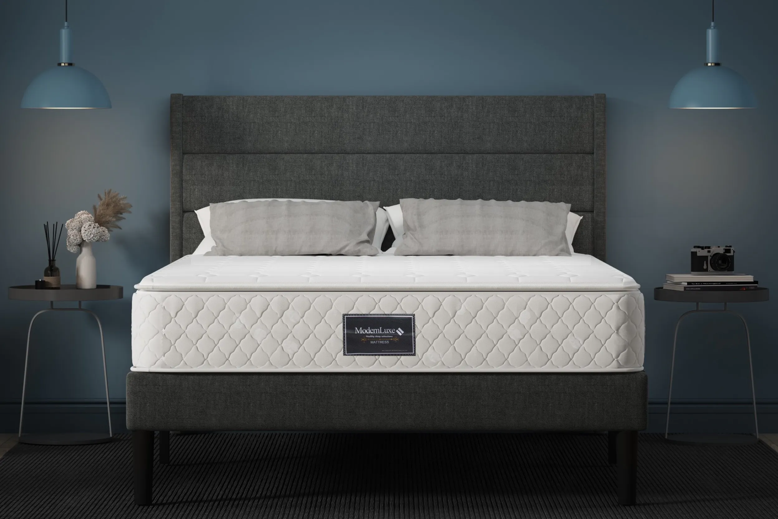 Dunkles Zimmer mit hochwertigem Polsterbett mit Federkernmatratze