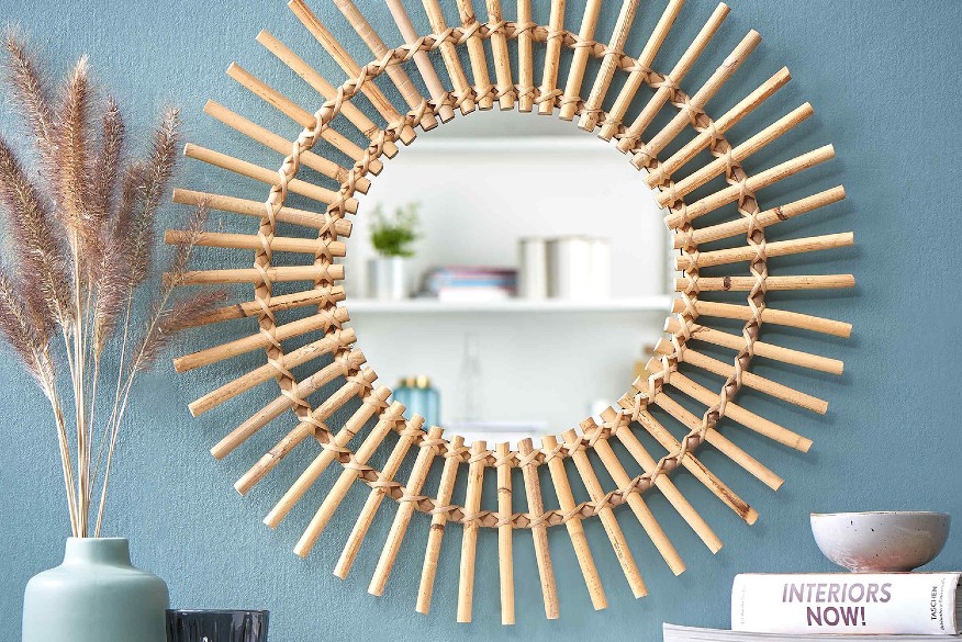 Runder Wandspiegel mit Rahmen aus Holy bzw. Bambus (Marke: Butlers).