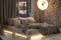 Modernes Loft mit Palettenbett samt indirekter Beleuchtung