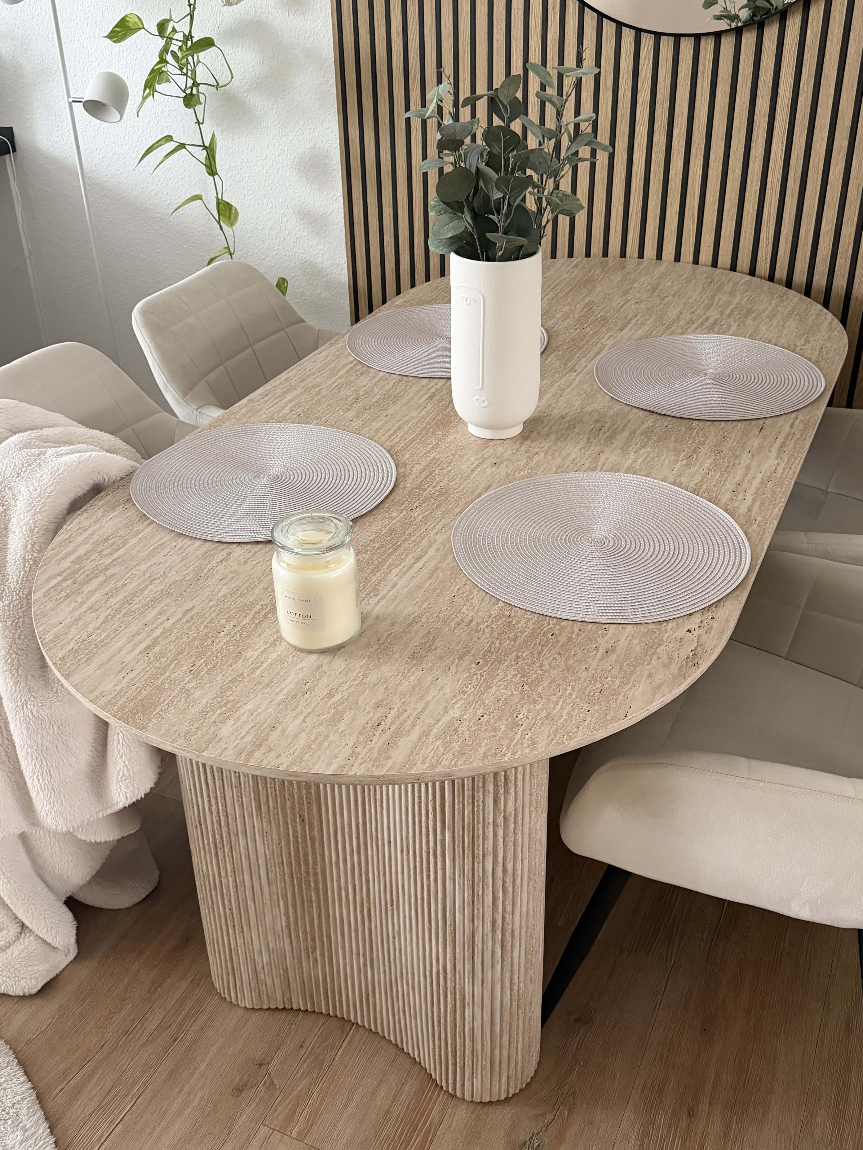 Table de salle à manger ovale CAVARIA.