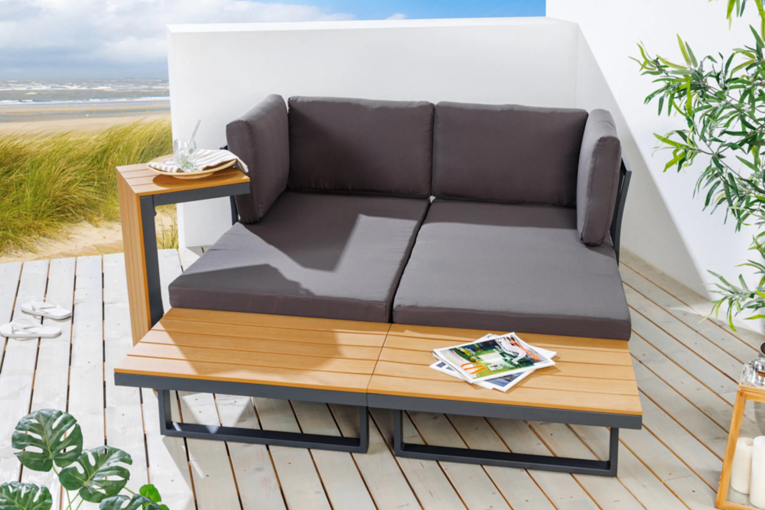 Kompakt zusammengeschobene modulare Sitzgruppe zum Loungen