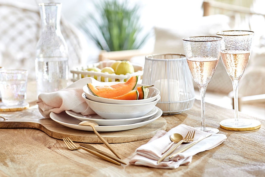 BUTLERS Bites & Drinks gedeckter Tisch
