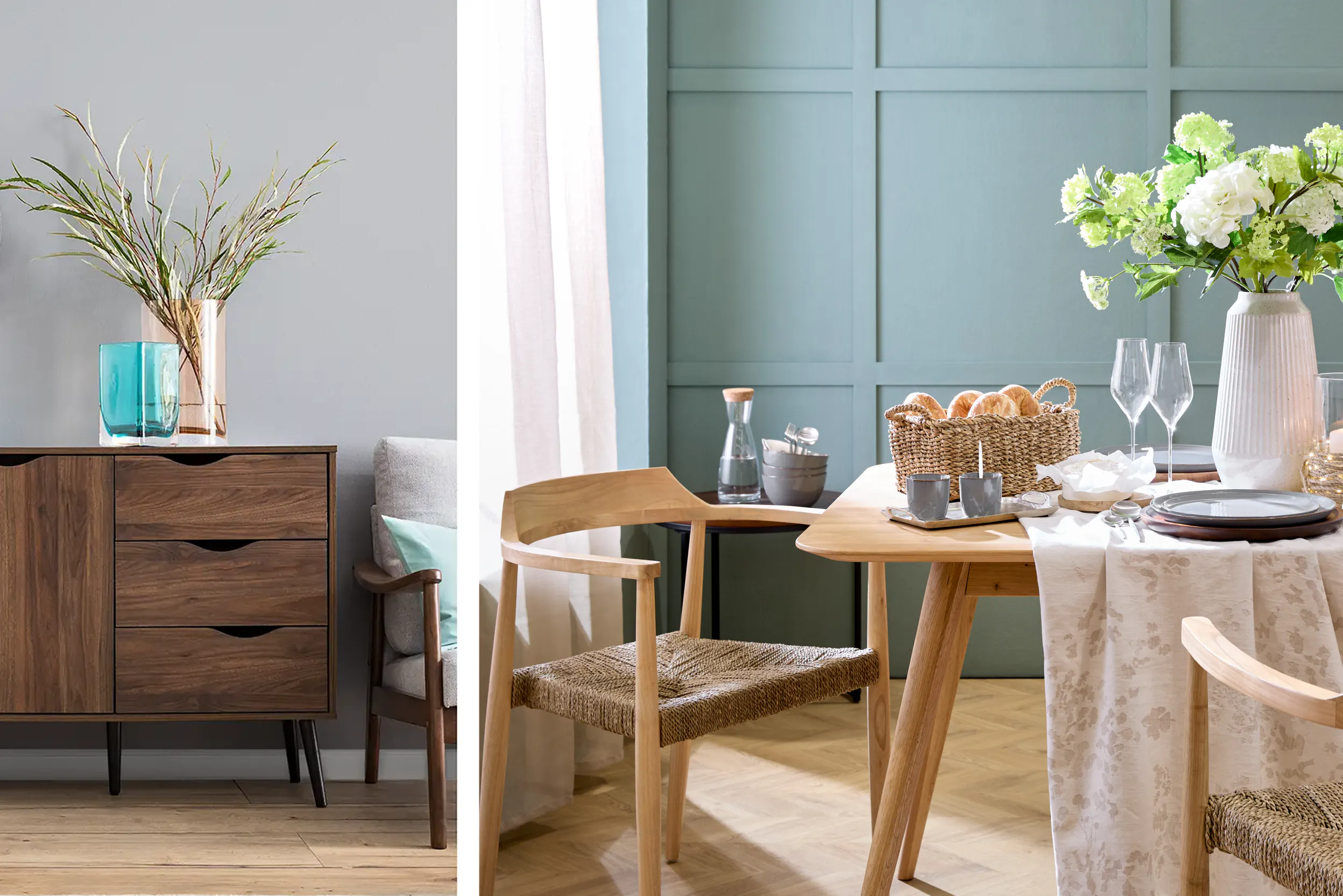 Links: Dunkle Kommode mit blauer Vase, rechts: heller Holztisch und Stühle vor blauer Wand