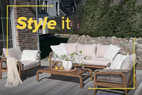Loungige Gartensitzgruppe Nevis aus Massivholz mit beigen Polstern