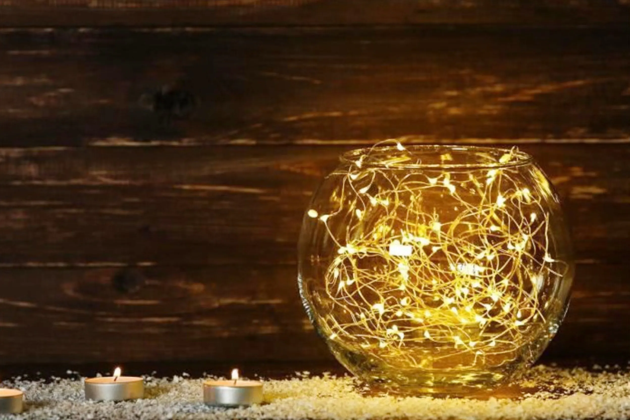 Funkelnde Fairy Lights in runder Glaskugel