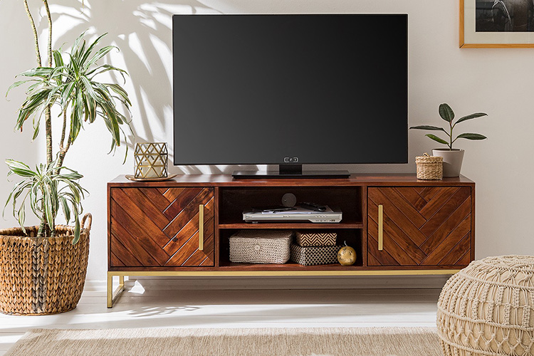Meubles TV avec façade en chevrons et accents dorés de la série Loga par kollected.