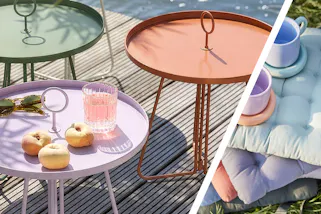 Runde Beistelltische in verschiedenen Farben wie Hellbeige, Terrakotta, Salbeigrün und Blasslila; dazu bunte Outdoorsitzkissen.