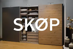 Modulares Kleiderschranksystem der Marke SKØP von home24