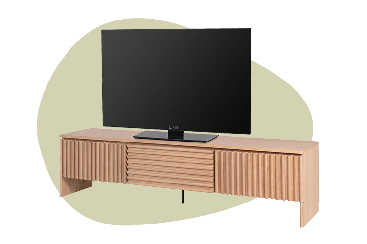 TV-Board von Studio Copenhagen aus Eichenholzfurnier mit Lamellen-Design.